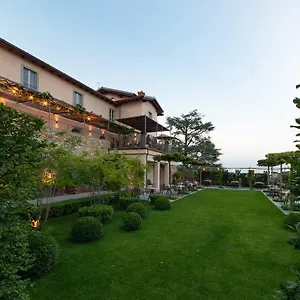 Relais San Vigilio Al Castello מלון